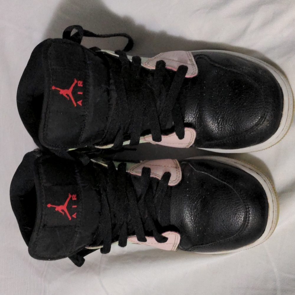 Jordan 1 Mids